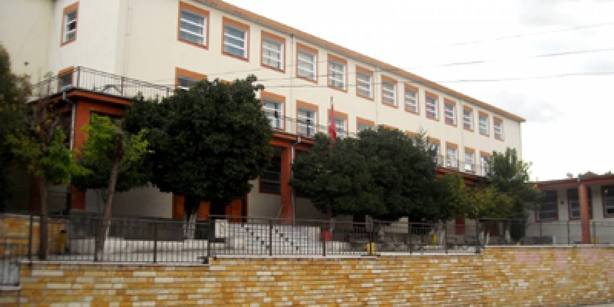 I dënuar për pedofili dhe ngacmim seksual, mësuesi 62-vjeçar rikthehet të japë mësim në shkollën në Berat