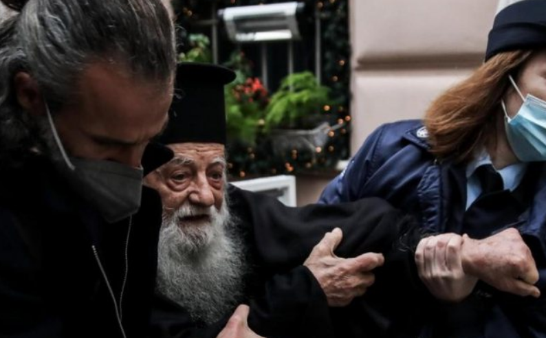 Incidenti/ Prifti ortodoks i bërtet Papa Françeskut: Je heretik, duhet të pendohesh!