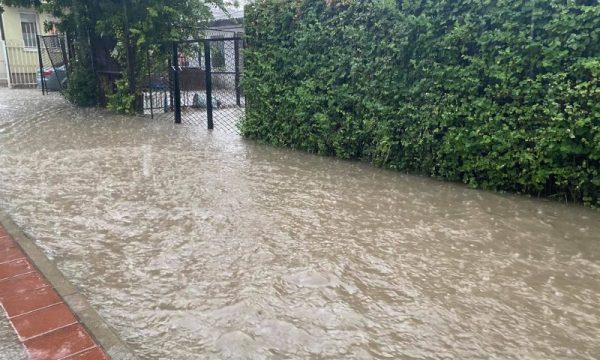 Reshjet e shiut, paralajmërohen vërshime në këtë qytet të Kosovës