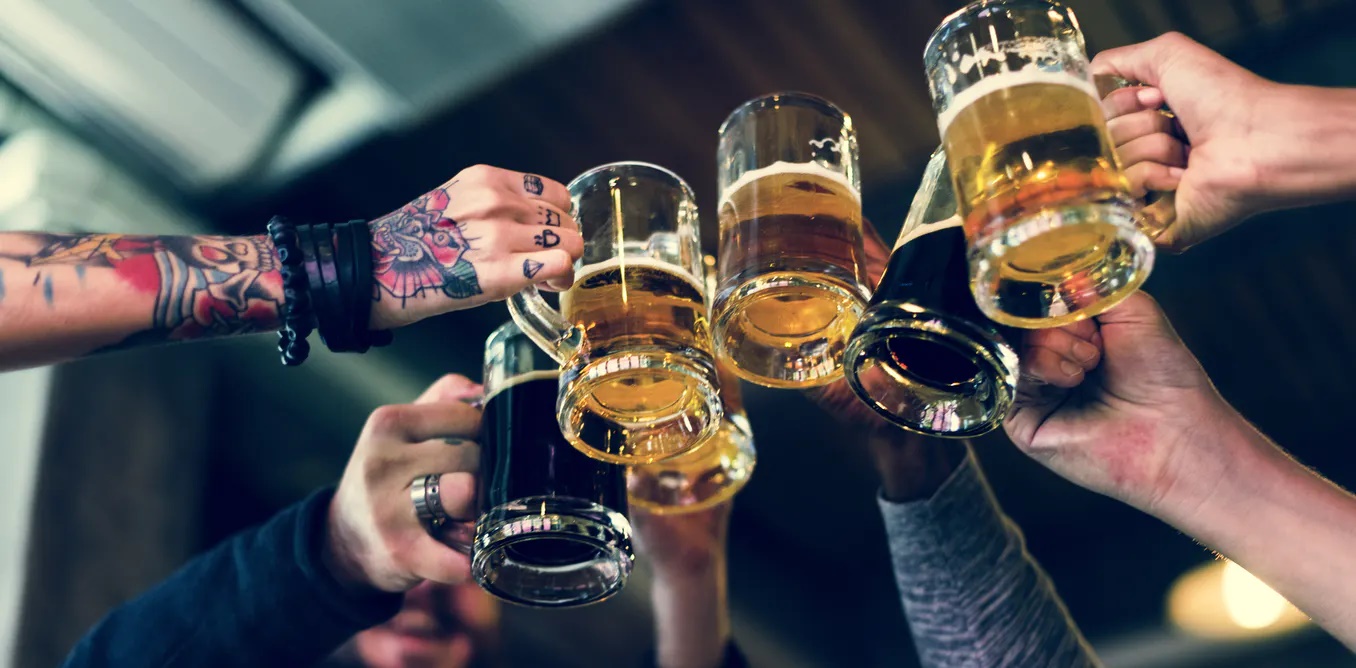 Irlandezët pendohen, australianët pijnë më shumë/ Kjo është lista e vendeve të dehura ‘tapë’