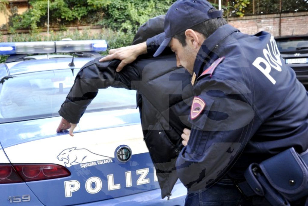 Itali/ Shkatërrohet rrjeti me 22 persona i trafikut të drogës, katër shqiptarë në pranga