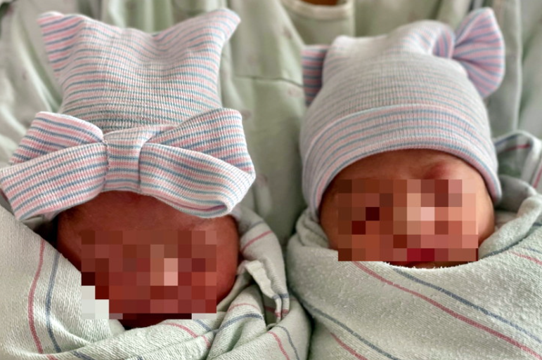 SHBA, binjakët lindin 15 minuta larg njëri-tjetrit por në vite të ndryshme