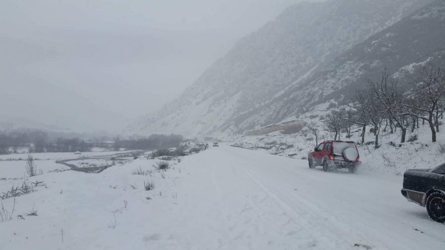Bora dhe ngrica “pushton” Shqipërinë, izolohen disa fshatra në Korçë dhe Pogradec