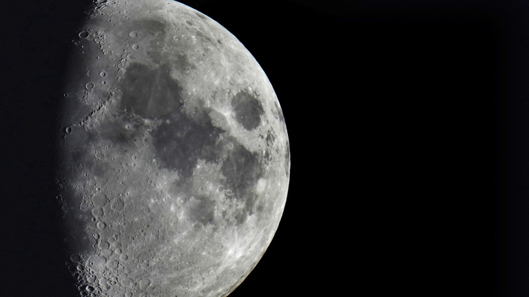 Shkencëtarët kinezë ndërtojnë hënën artificiale
