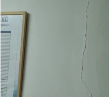Tërmeti 4.7 ballë tronditi veriun e vendit, plasariten muret e spitalit dhe disa pallate në Pukë