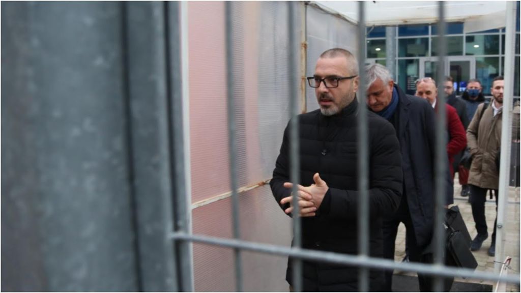 Pamje brenda burgut të Fierit ku do kryejë dënimin Saimir Tahiri