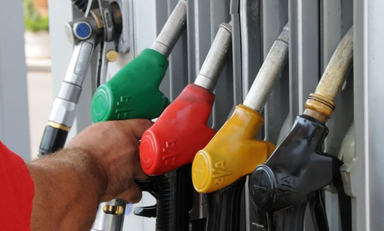 Qytetarët të revoltuar për shkak të çmimeve të larta të karburanteve