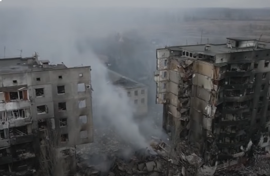 Pamje me dron/ Qyteti ukrainas shndërrohet i gjithi në gërmadha pas sulmeve ruse