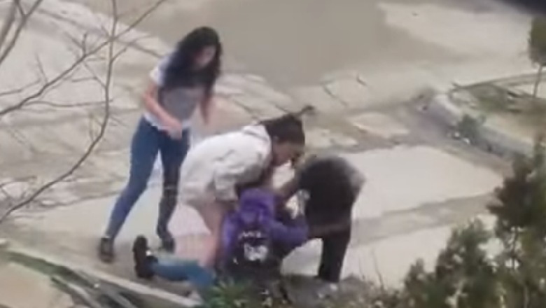 Plas sherri mes vajzave! Fierakja rreh dhe kërcënon gjimnazisten 16-vjeçare