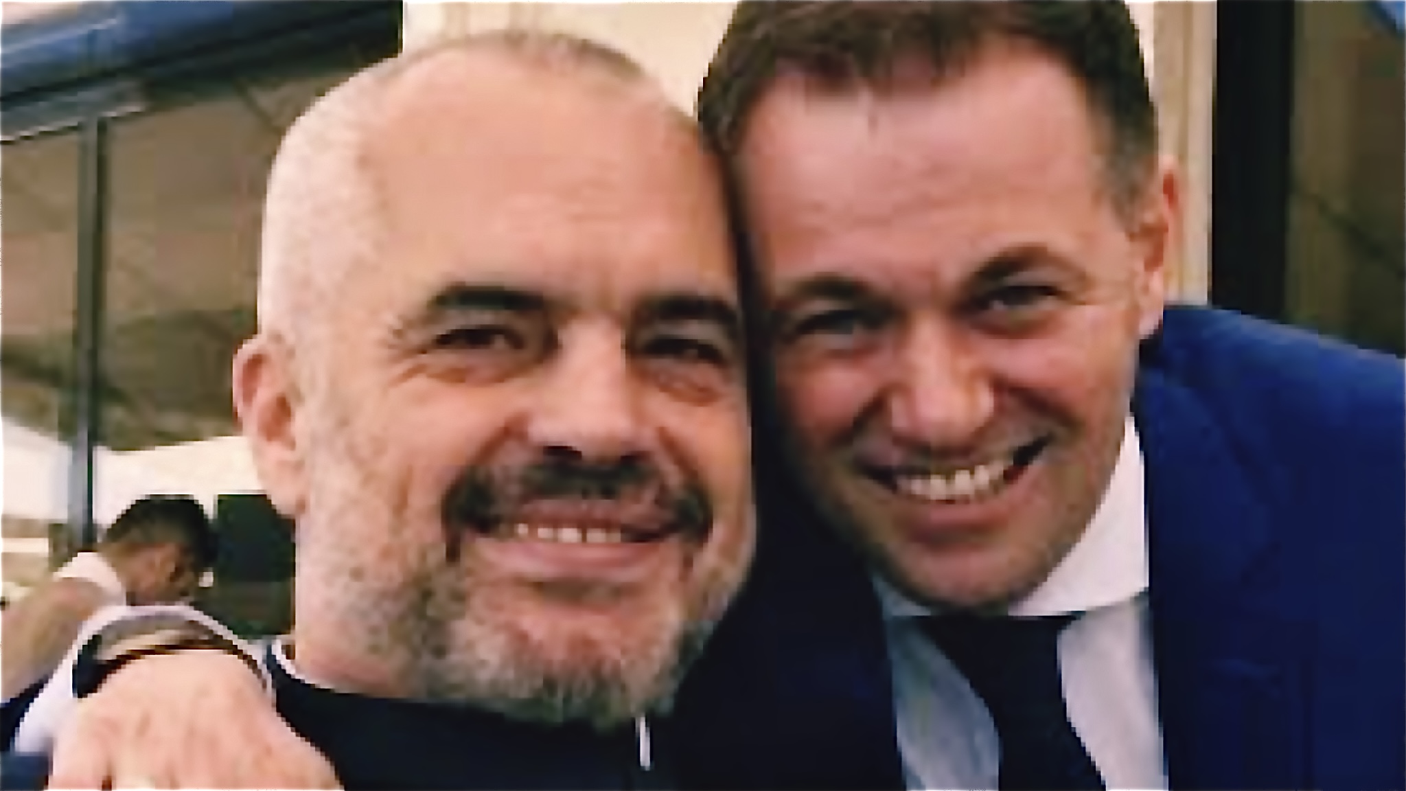 SKANDALI/ Gent Gazheli “Drejtori Çorape” ka punësuar nënë e bijë në Dogana!