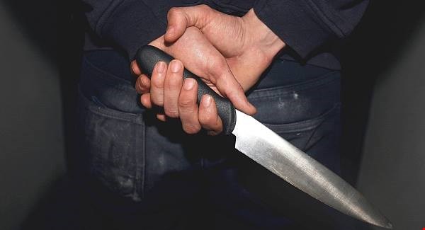 “Nuk e duroja dot”/ 60-vjeçari plagos me thikë të riun shqiptar në Itali
