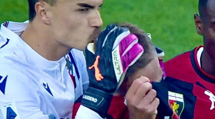Emocionet në derbin e Genoas, portieri puth kundërshtarin që humbi penalltinë