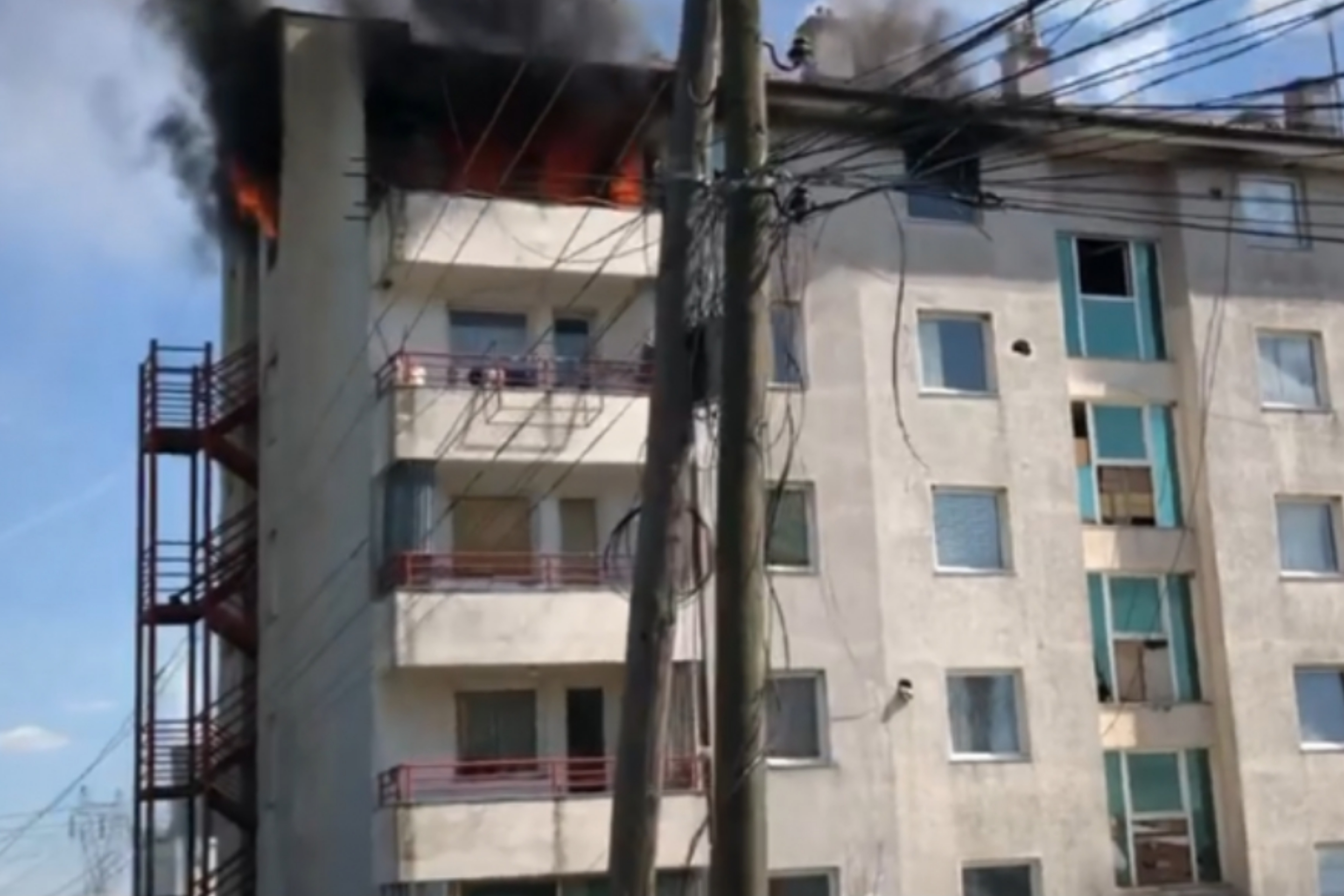Digjet banesa në Obiliq, Ahmeti: Banorët janë ngujuar brenda