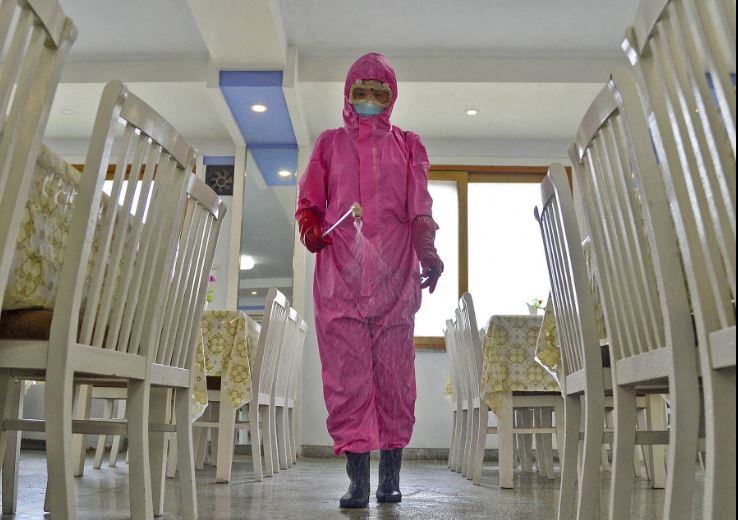 Pandemia “gjunjëzon” Korenë e Veriut, mbi 600 mijë qytetarë në izolim total