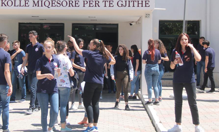 “Gjimnazistët kopjojnë në maturë”, Ministria e Arsimit: Do vendosim kamera në provim