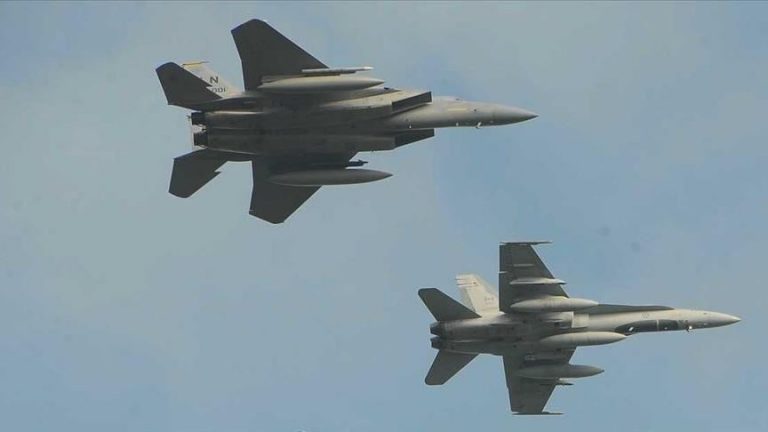 VIDEO/ Avionët luftarakë të NATO-s mbi Shkup
