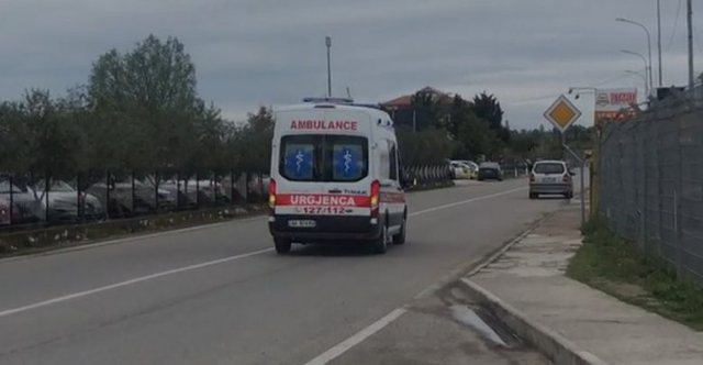 Aksident në rrugën e Arbrit, shoferët dërgohen me urgjencë në spital