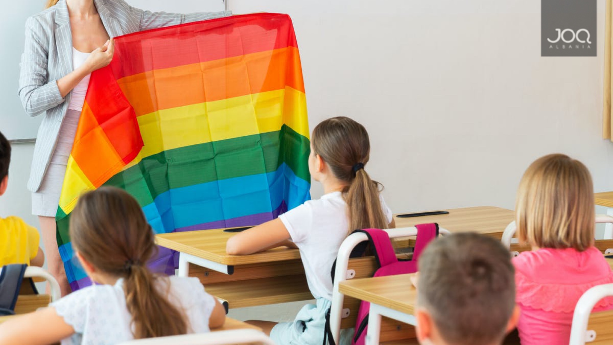 Studimi: Nëse vazhdoni t’i çoni fëmijët në shkolla, do bëhen homoseksualë