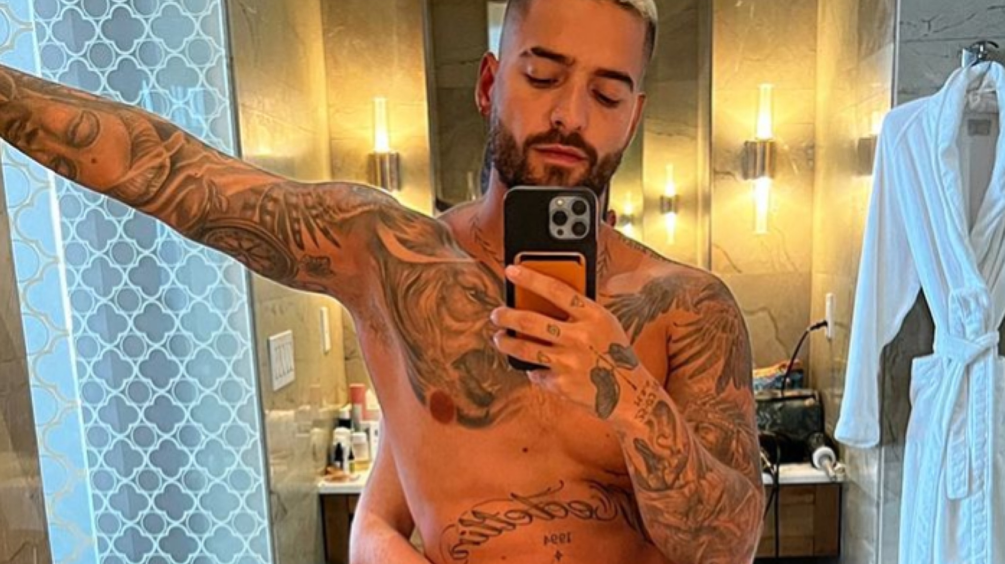 “Çmendet” Maluma/ Poston foton nudo, një vajzë e kap tek organi gjenital