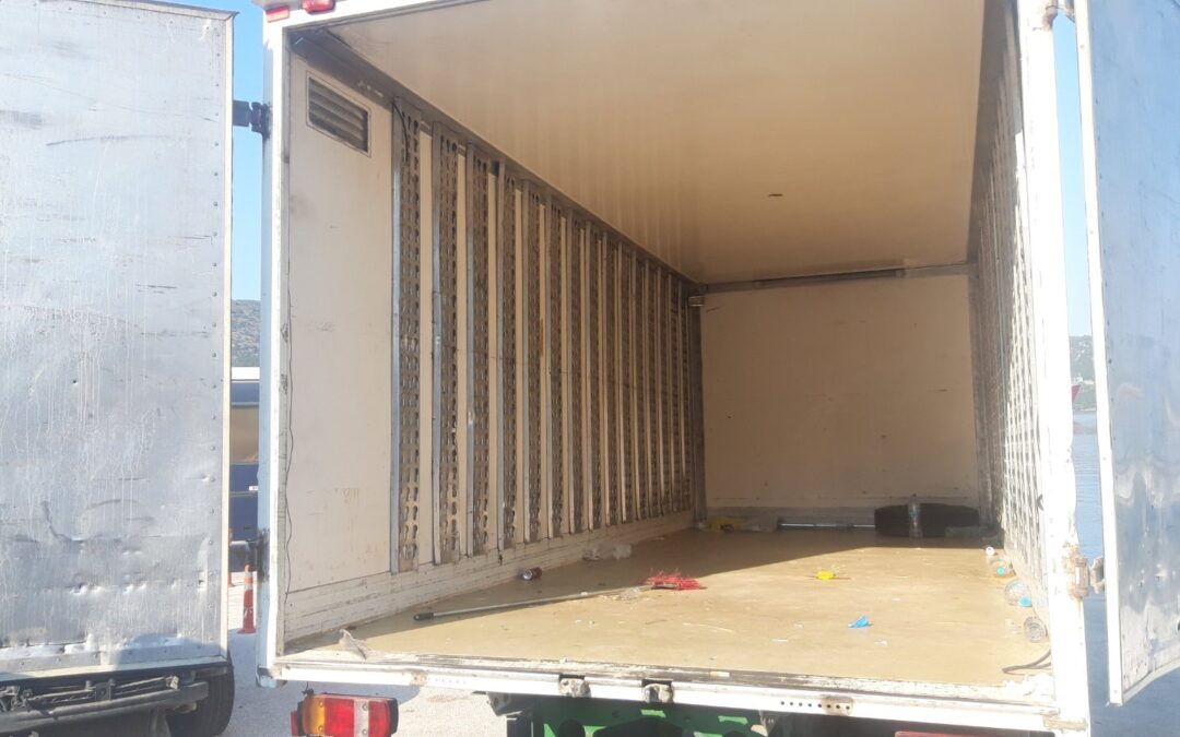 Shqiptari mbush kamionin plot me bangladeshas, iu kërkonte nga 200 € për t’i larguar nga Greqia