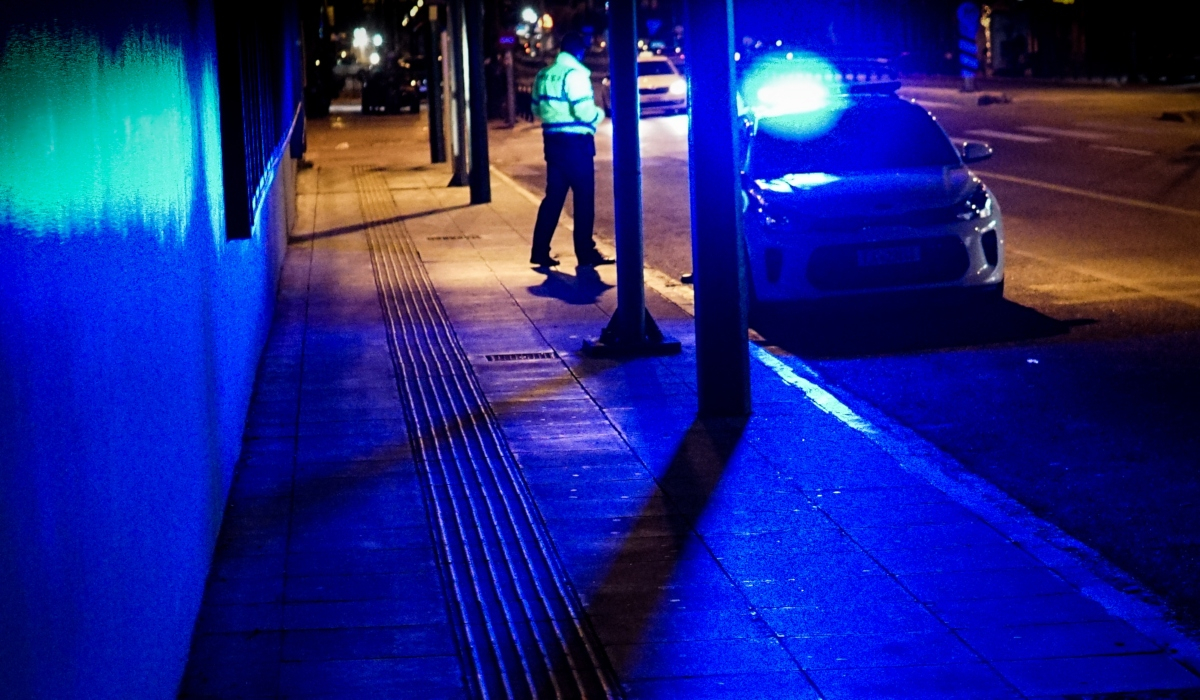 Kris arma në Athinë, shqiptari qëllohet në këmbë dhe bark