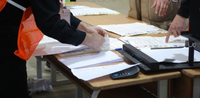 Arrestohet një tjetër numërues në Elbasan, i shpallur në kërkim për falsifikim rezultati në 25 prill