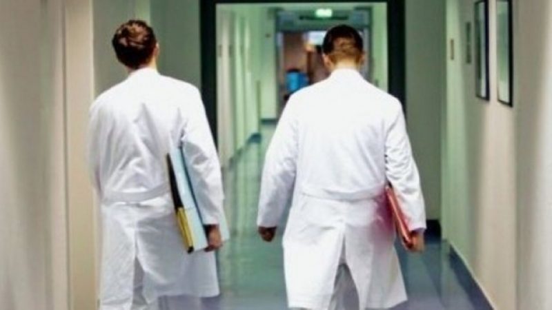 Shqipëria në krizë për mjekë e infermierë, po telefonohen ata që kanë dalë në pension