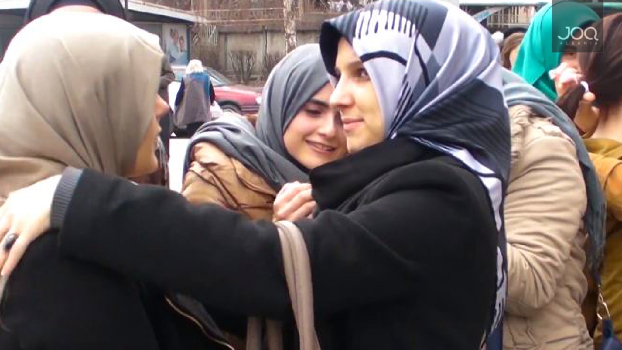 Myslimanët në Kosovë kërkojnë lejimin e shamisë në shkolla