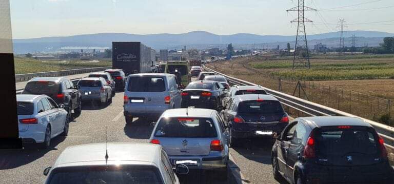 Aksident në autostradë në segmentin në Fushë-Kosovë