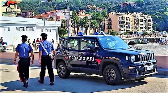Vodhi një çantë në banjon e një kompleksi dhe tentoi të ‘zhdukej’, arrestohet shqiptari në Itali