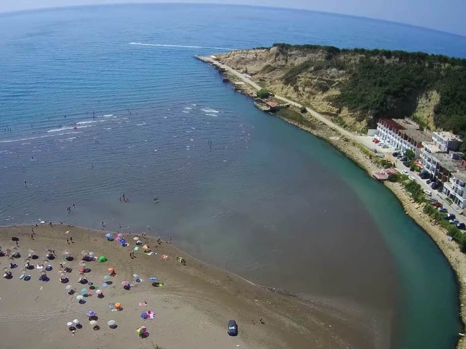 Mbytet një 12-vjeçar nga Prizreni në plazhin e Ulqinit