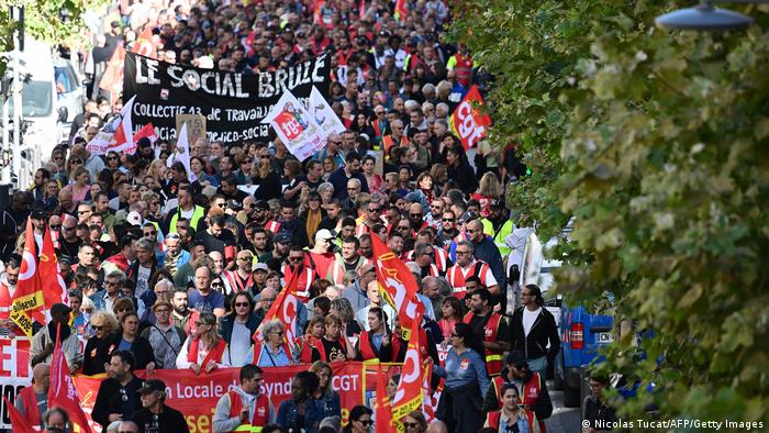 Francezët ‘ngrihen në këmbë’, protestojnë kundër çmimeve të larta dhe reformës së pensioneve