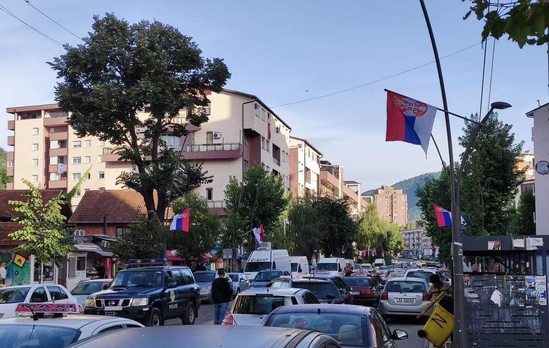 Serbët në veri festojnë Ditën e Unitetit dhe Flamurit