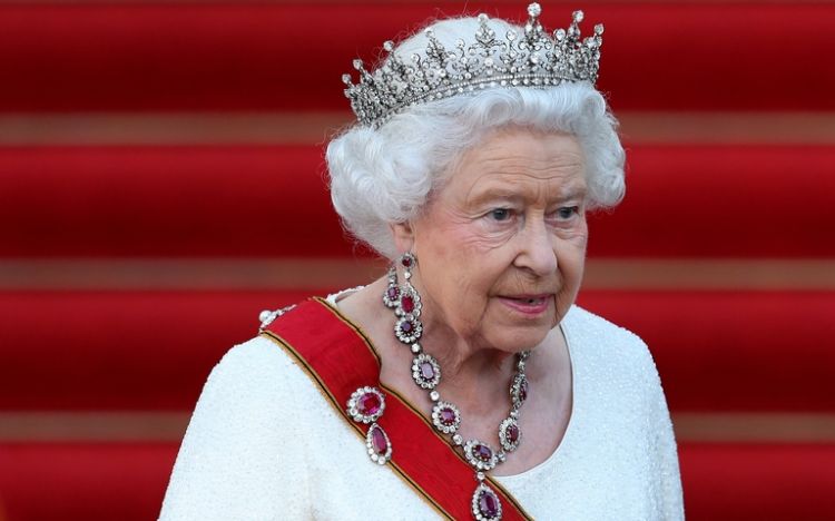 Monarkja më jetëgjatë në historinë britanike, Mbretëresha Elizabeth ishte një notare e zonja