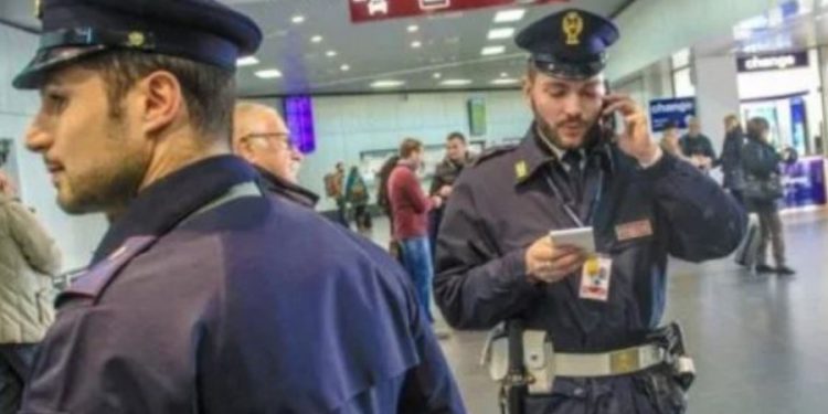 Policia italiane kap çiftin shqiptar me dy pasaporta false, po iknin drejt Anglisë me metodë të re