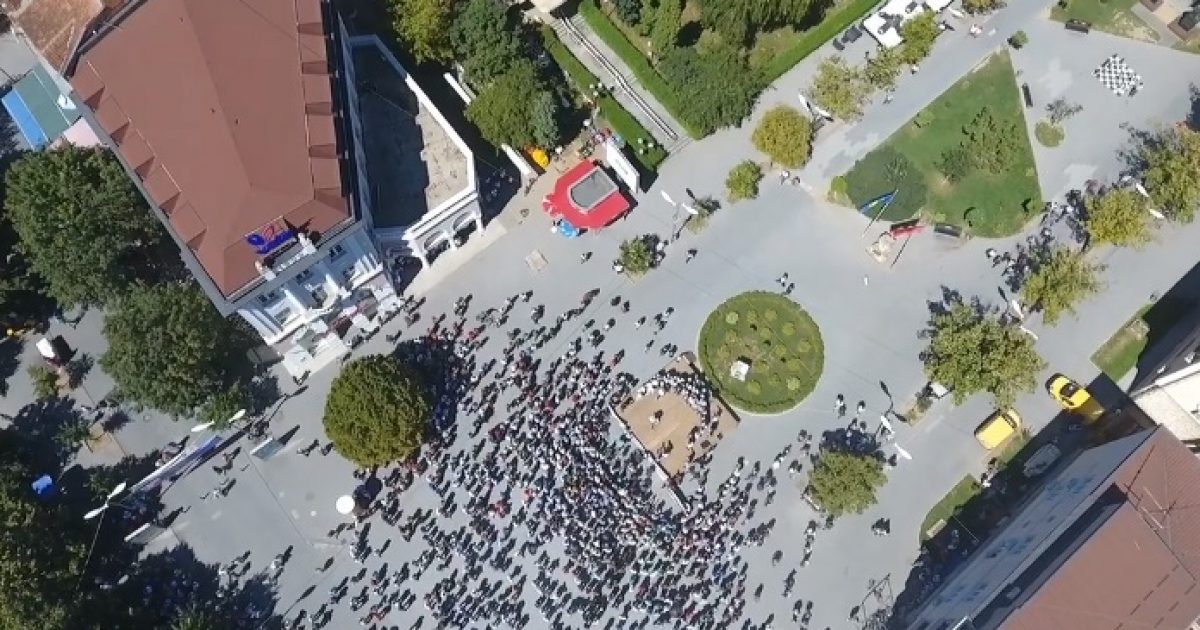 Greva në arsim, protestojnë prindërit në Pejë