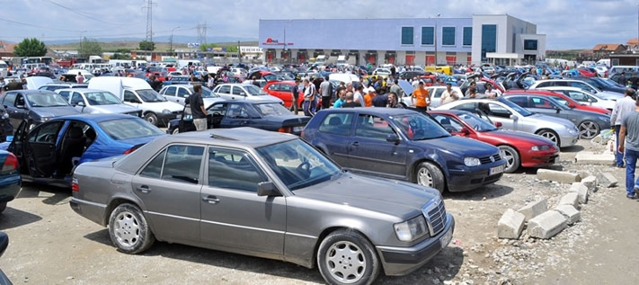 Dogana nxjerrë në shitje online veturat e konfiskuara