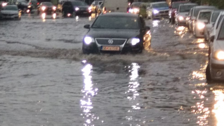 Nga vërshimet në Shkup, u paraqitën 349 dëme të siguruara
