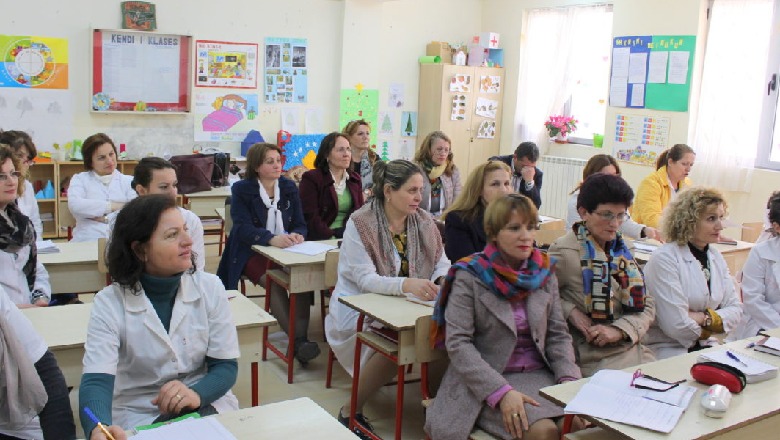 Mësuesit në Shqipëri më pak të paguarit në Evropë, rroga mujore 223 €