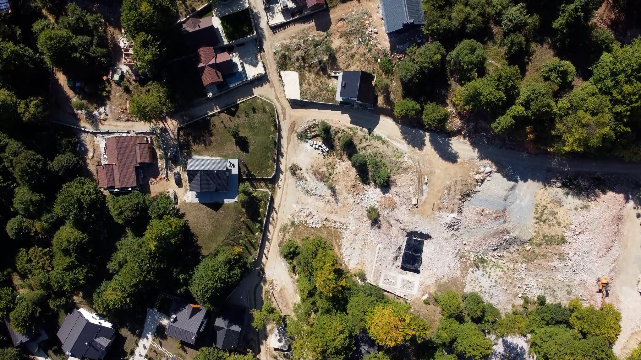 Sekuestrohen dy villa në Brezovicë