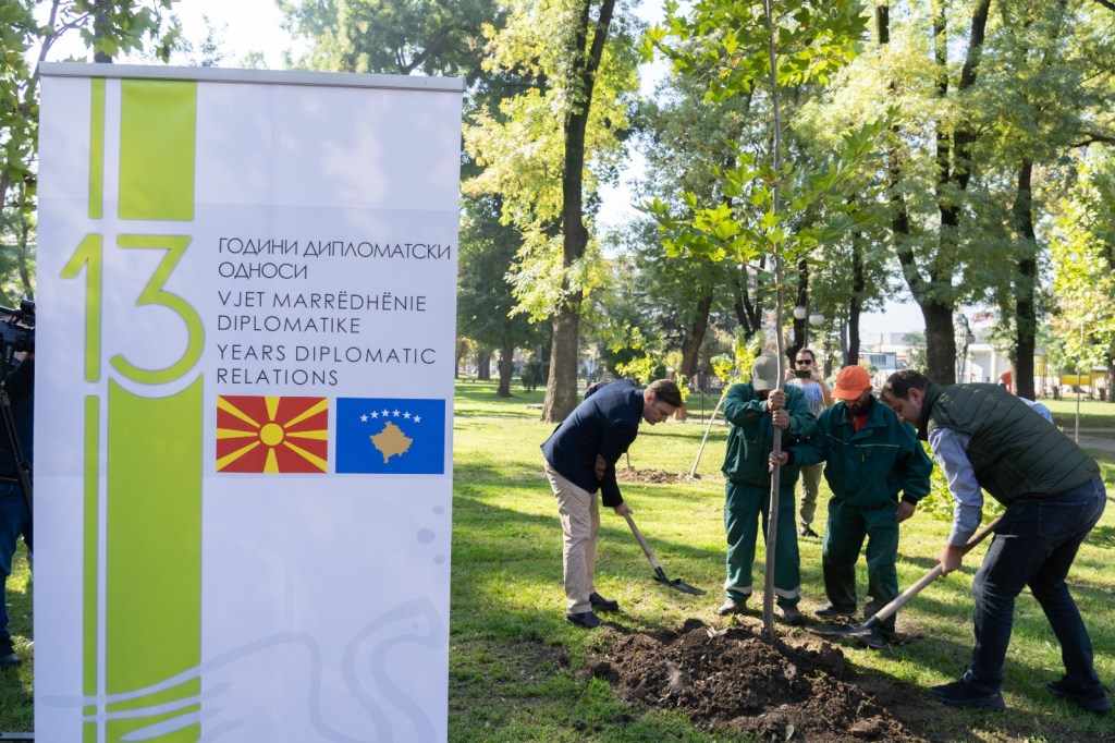 Maqedonia e Veriut e Kosova shënojnë 13-vjetorin e marrëdhënieve diplomatike