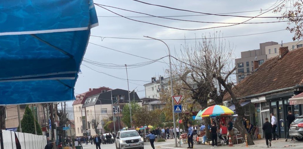Skena të tmerrshme të plagosjes së qytetarit në qendër të Podujevës