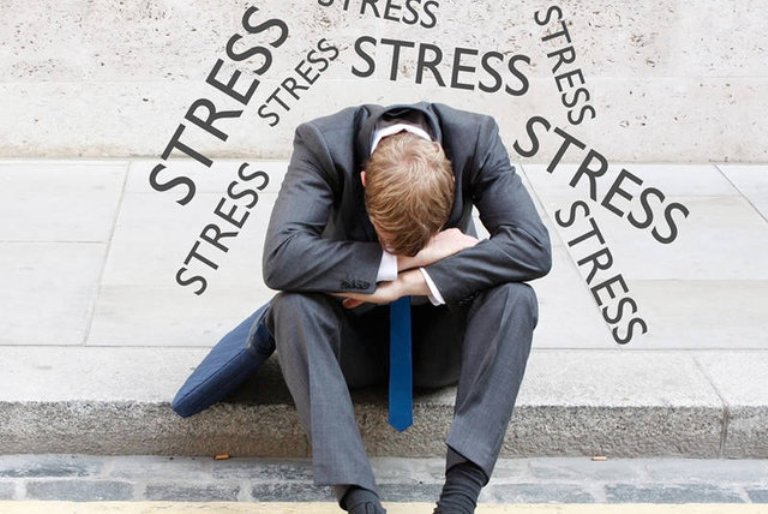 Studimi/ Stresi është ngjitës, transmetohet tek të tjerët si një virus