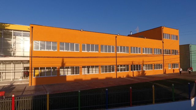 U rindërtua nga Qeveria pas tërmetit të nëntorit 2020, shpërthejnë depozitat e ujit në shkollën 9-vjeçare në Durrës