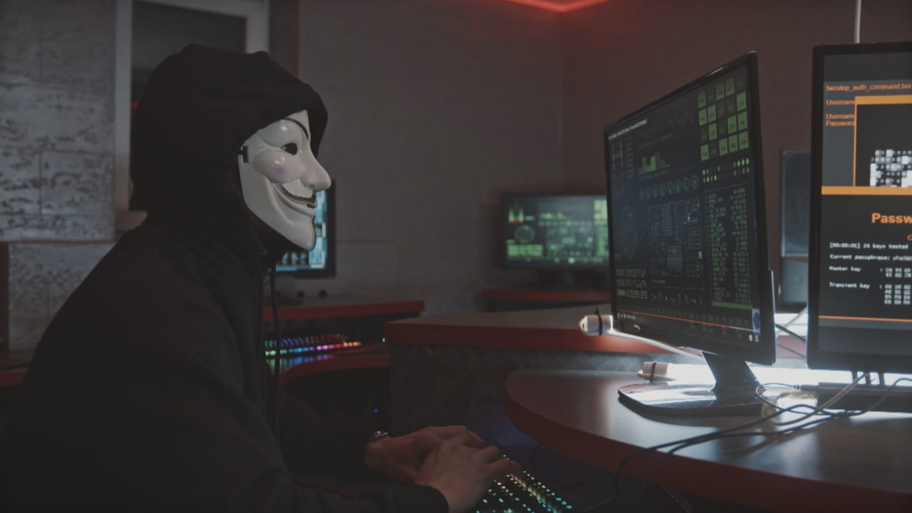 Hakerat s’ndalen: Publikojnë të dhënat e hollësishme të 100 mijë kriminelëve, i shesin për 0.5 Bitcoin