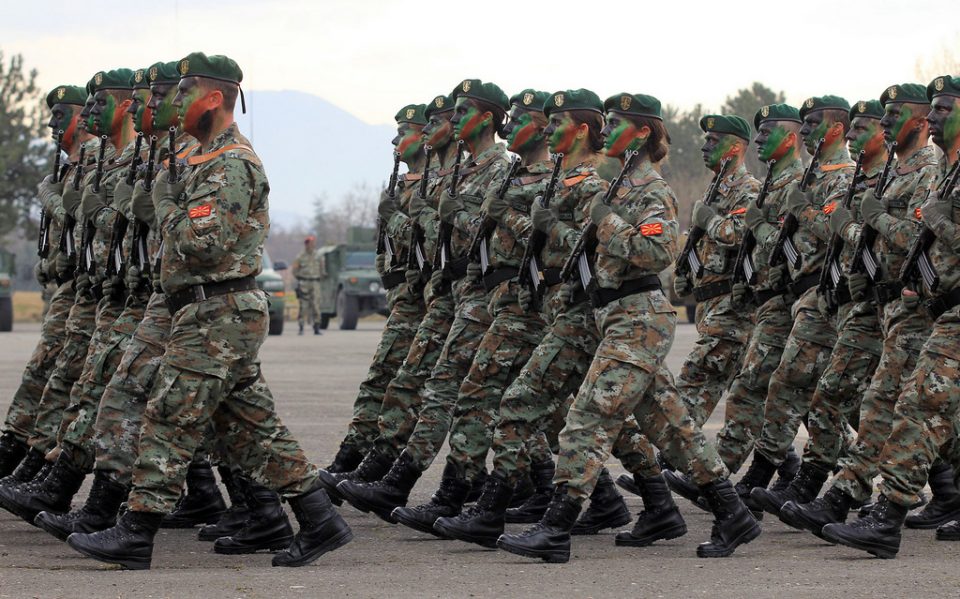 Ushtarët në Maqedoni do të kenë rritje të pagave prej 2.000 denarë