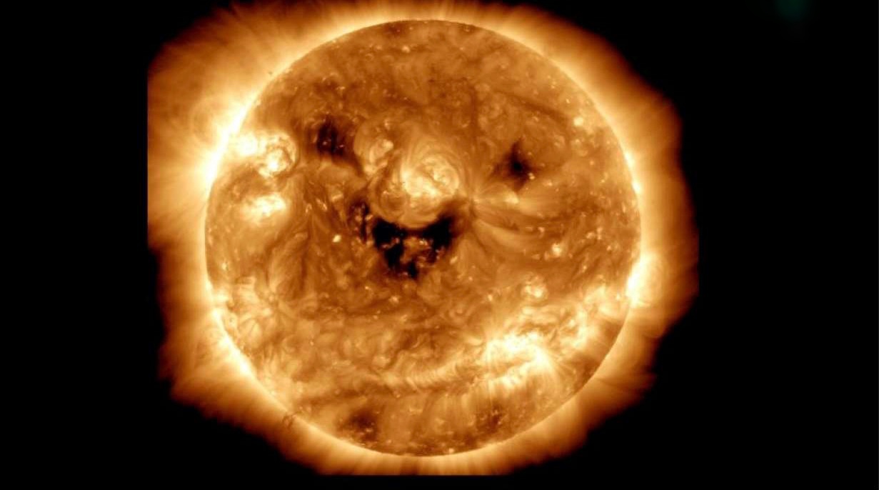 NASA publikon fenomenin surprizues, Dielli shfaqet i buzëqeshur