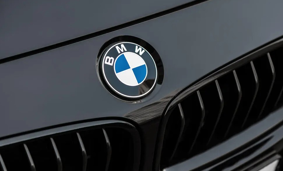 I mori “BMW” për t’ia riparuar në servis por nuk ia ktheu më, arrestohet “mashtruesi” fierak