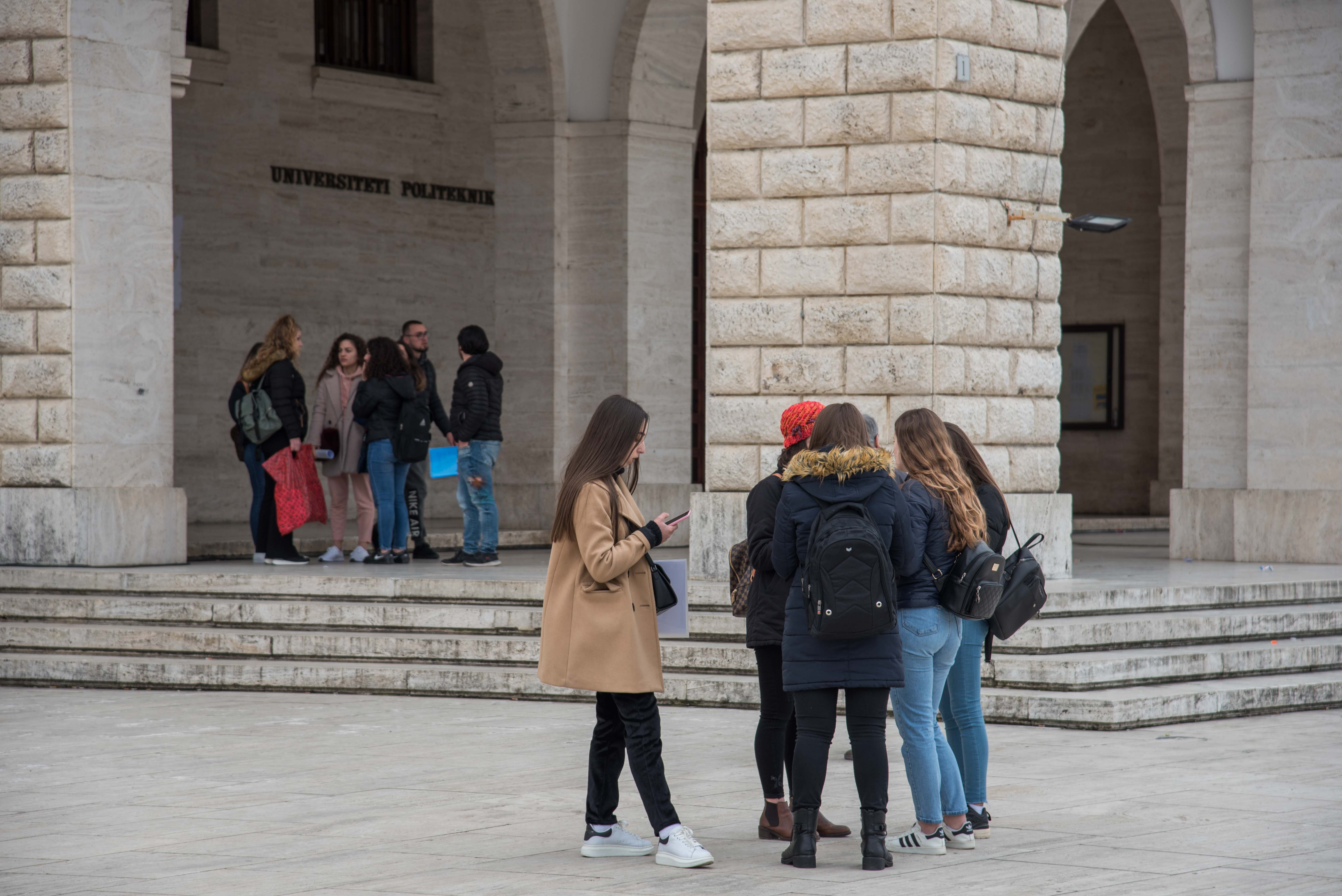 Qeveria vendos kushte për studentët që fitojnë bursa: Duhet të punoni në Shqipëri të paktën tre vite pas diplomimit