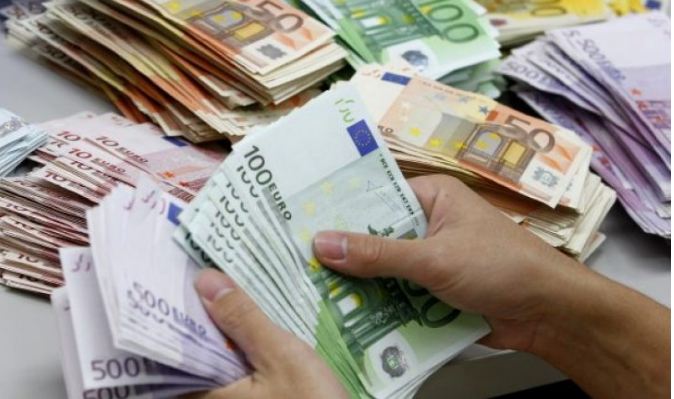 Kosovarët po dalin të jenë kursimtarë të mëdhenj, kaq miliardë euro i kanë kursime nëpër banka